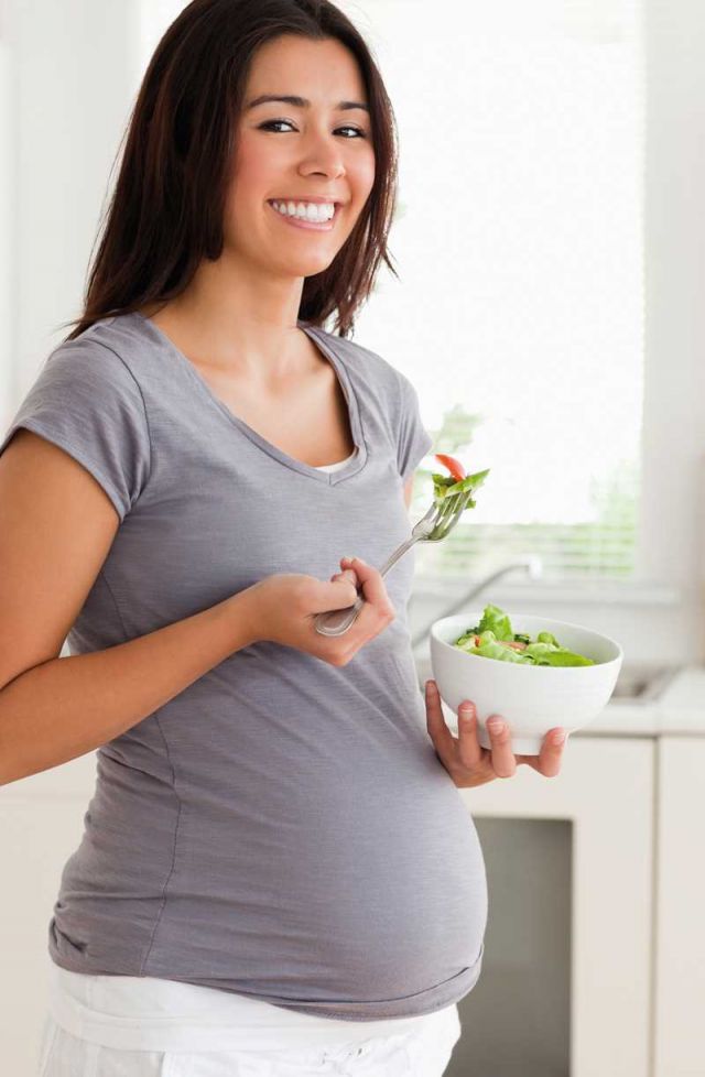 pregnant_woman_and_food